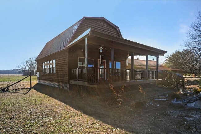 Photo - 1885 Bennett Rd