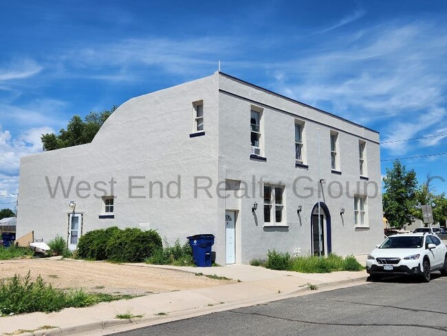 Building Photo - 105 S Harriet Ave Unit 4