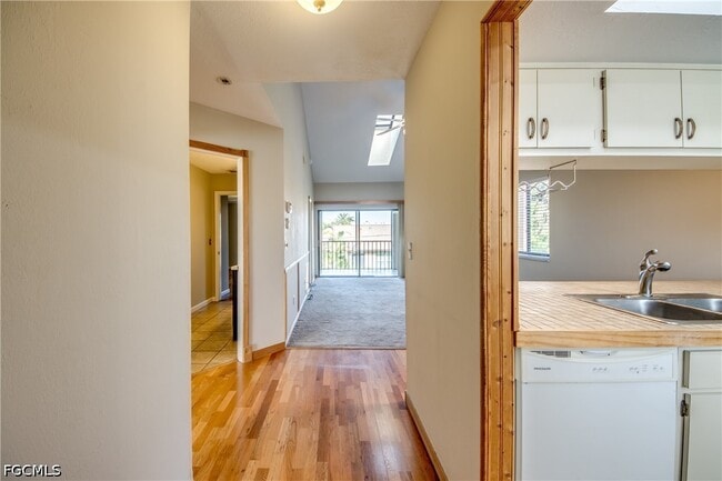 Photo - 4616 SE 6th Ave Unidad 202