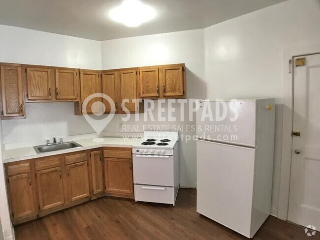 Building Photo - 2 bedroom in Brookline MA 02446 Rental