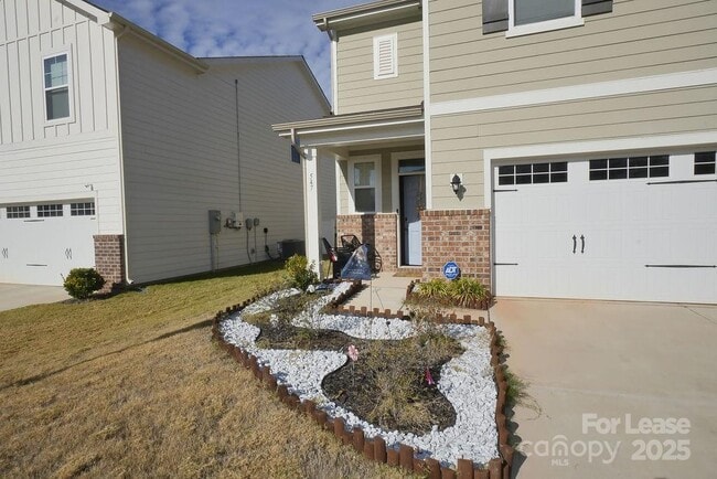 Photo - 547 Sitka Dr