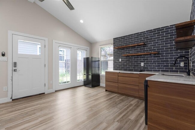 Photo - 3909 Willbert Rd