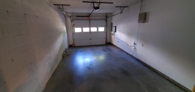 Photo - 3 Bedroom 2.5 Bathroom Townhome!