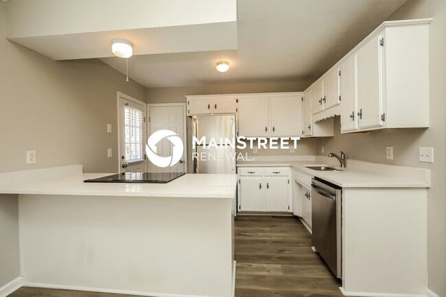 Photo - 3 Bedroom Pet-Friendly Home in La Vergne, TN with Main Street Renewal
