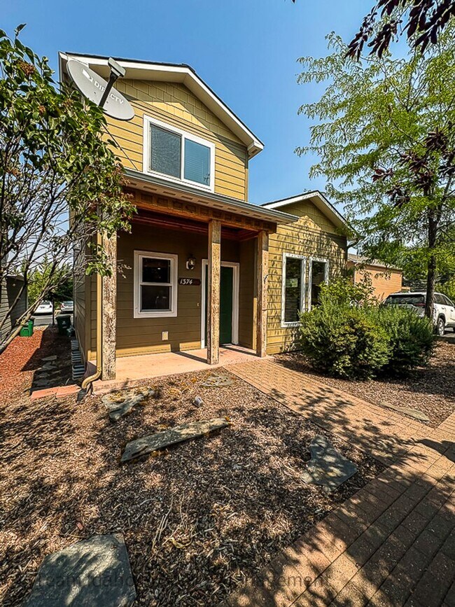 Photo - 1374 Bristol Rd