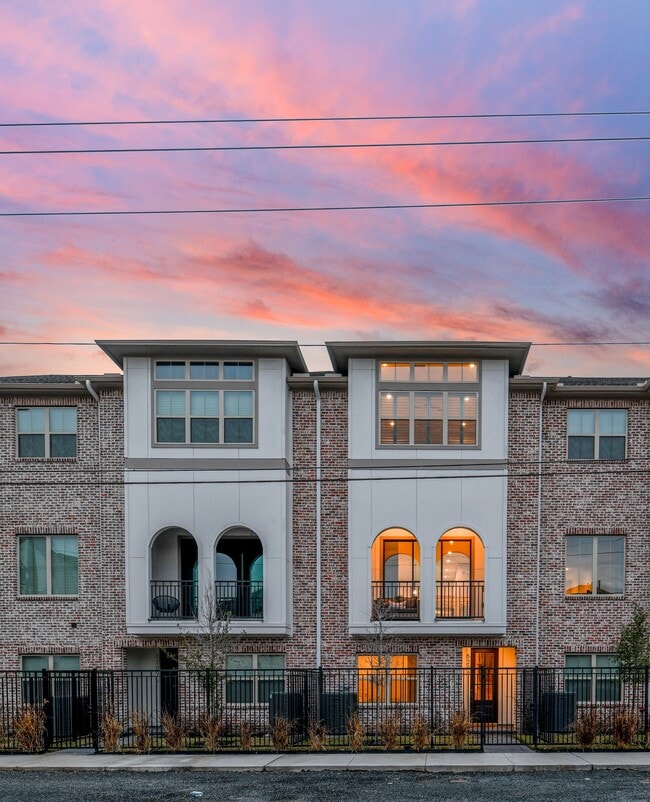 Building Photo - 5209 Allen St Unit I