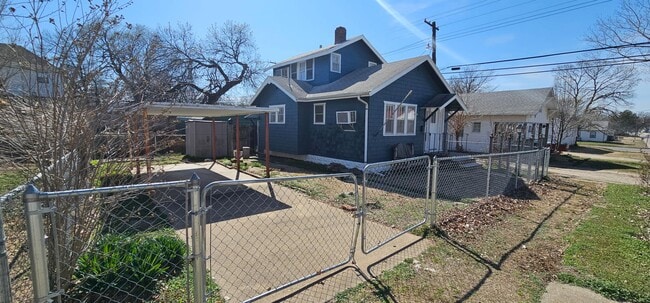 Photo - 110 W 12th St