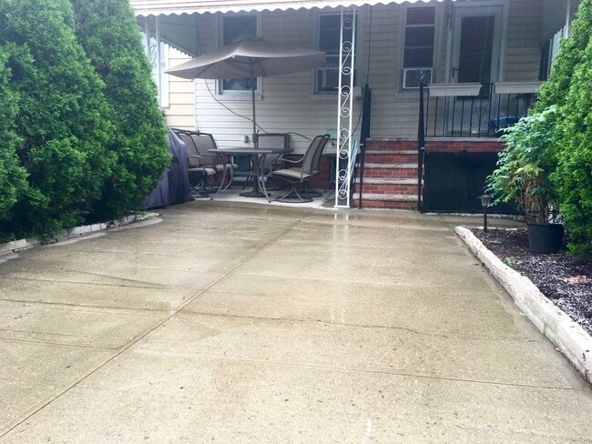 Photo - 64-18 Metropolitan Ave