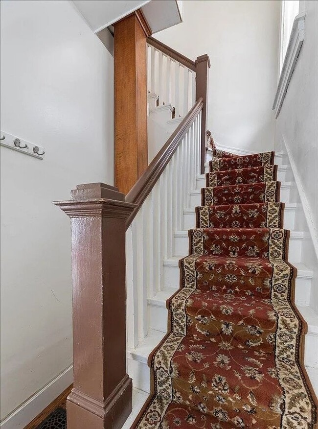 Photo - 618 N 40th St Unit Upstairs