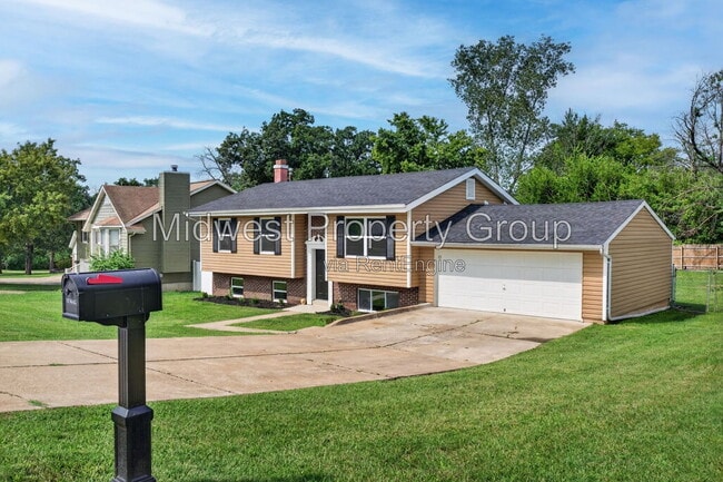 Photo - 13 S Perry Cir