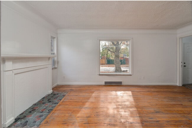 Photo - 15411 Seymour St