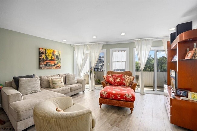 Photo - 2707 Ventnor Ave Unit B