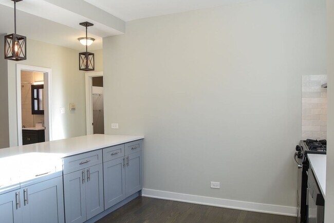 2623 W Berwyn Ave Unit 2