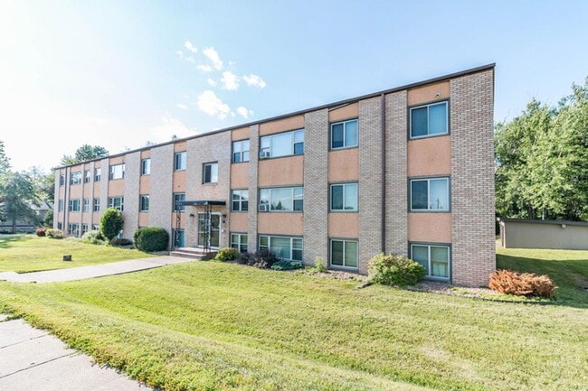 Photo - Available Now! - 1 Bed 1 Bath Apartment Unit 18