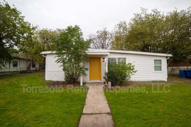 Building Photo - 823 N Trinity