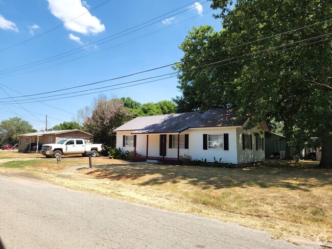 Building Photo - 119 E Elmwood Ave Rental