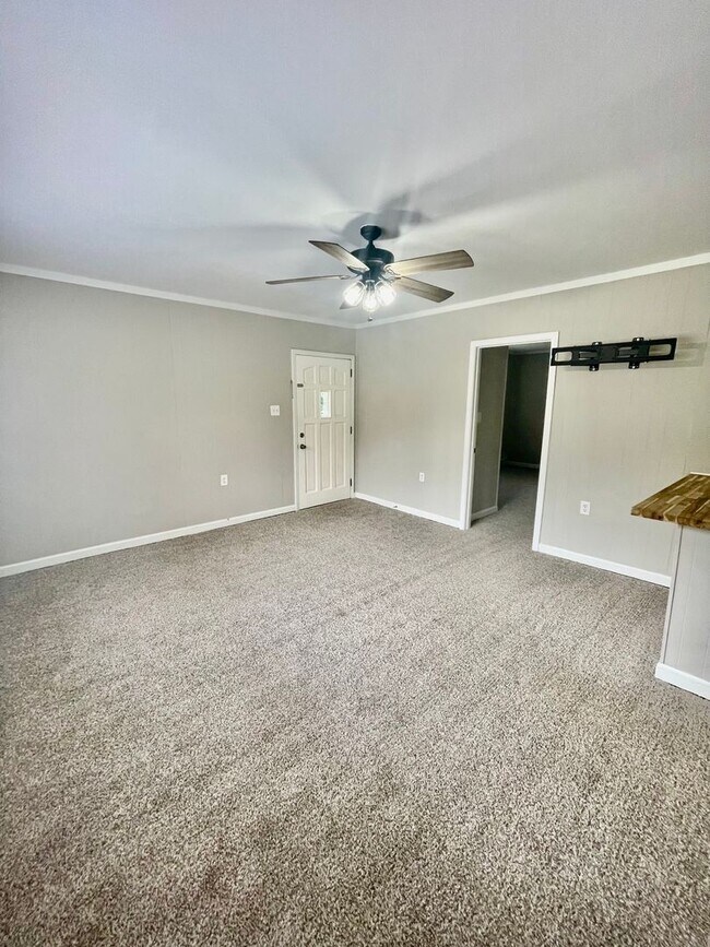 Don't miss out on this Newly renovated 2 b... House House Rental in