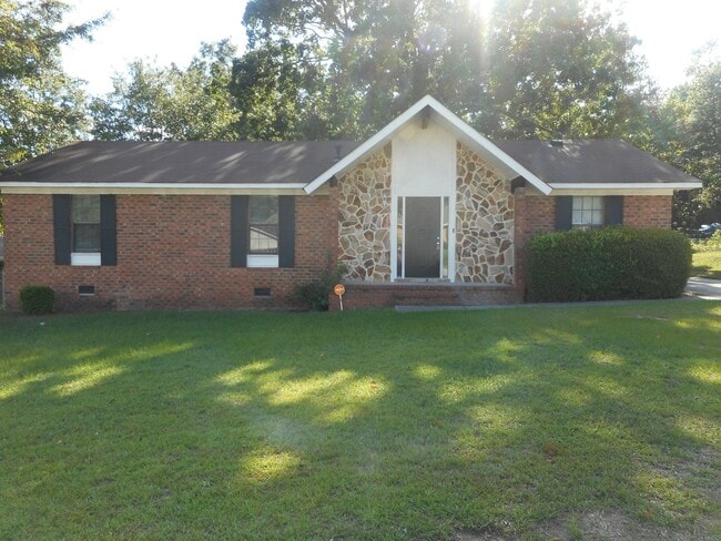 Building Photo - Charming 3 Bedroom 2 Bath  In Hephzibah
