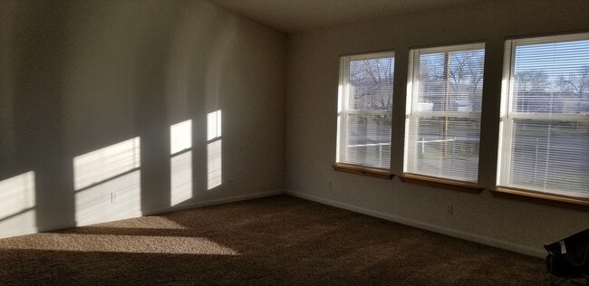 Photo - 472-285 Johnstonville Rd