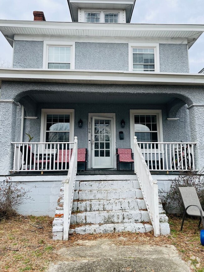 Building Photo - Beautifully Renovated 3bdrm/1.5bth Home Lo...