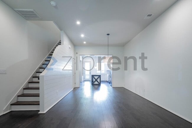 Photo - 1346 Calash Ave