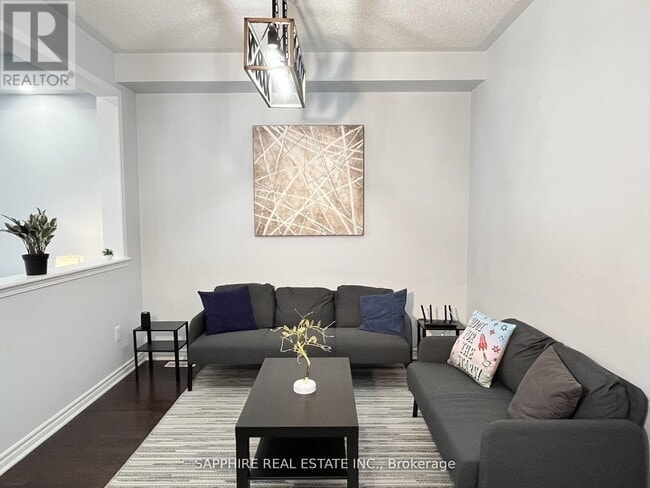 Photo - 325 Trudeau Dr