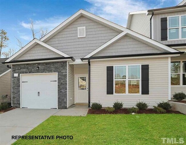 Building Photo - 3 Bedroom Triplex in Smithfield! Rental