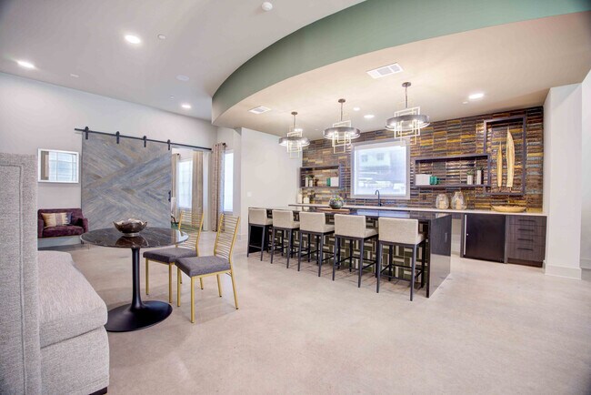 Photo - Sendero Trace