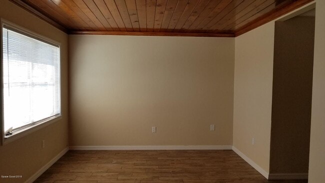 Photo - 6417 Ridgewood Ave