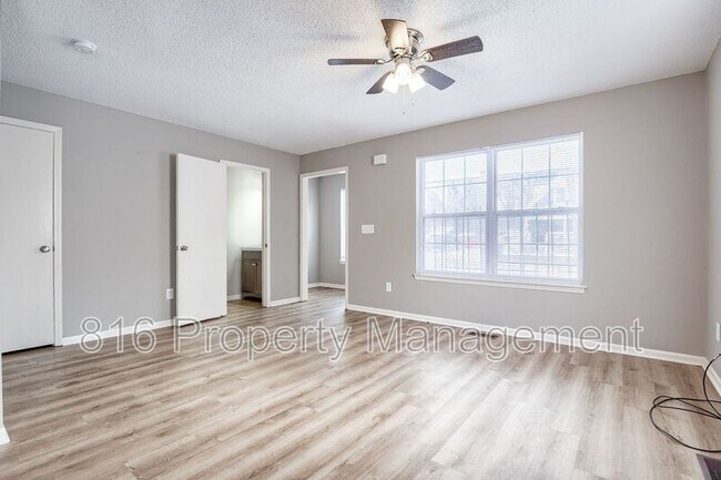 Photo - 2310-2312 Monroe Ave Unit 2310