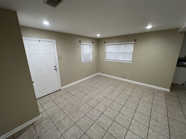 3280 Crestaire Dr