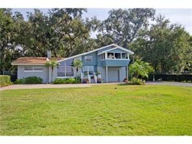 Building Photo - Lakefront Living on Lake Conway! Rental