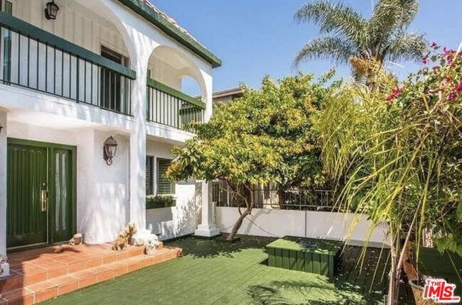 Building Photo - 745 Oxford Ave