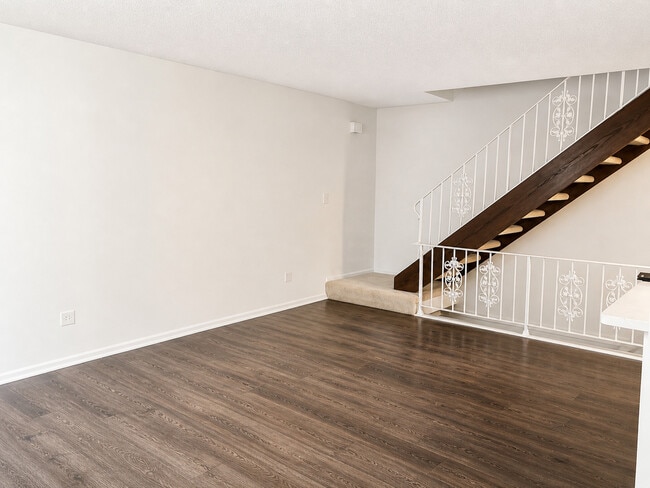 Photo - 1320 W Inverrary Ln