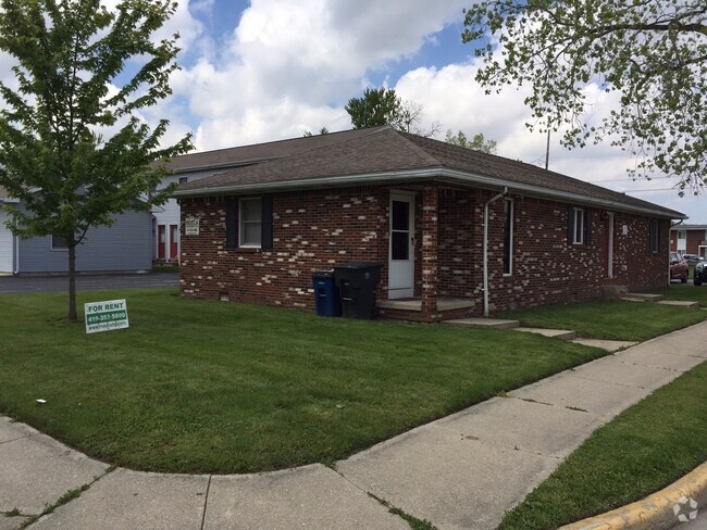Building Photo - Bev House - 4 Bedroom, 1.5 Bath House - Av...