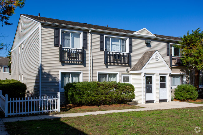 Carriage House Apartments - Carriage House Apartments