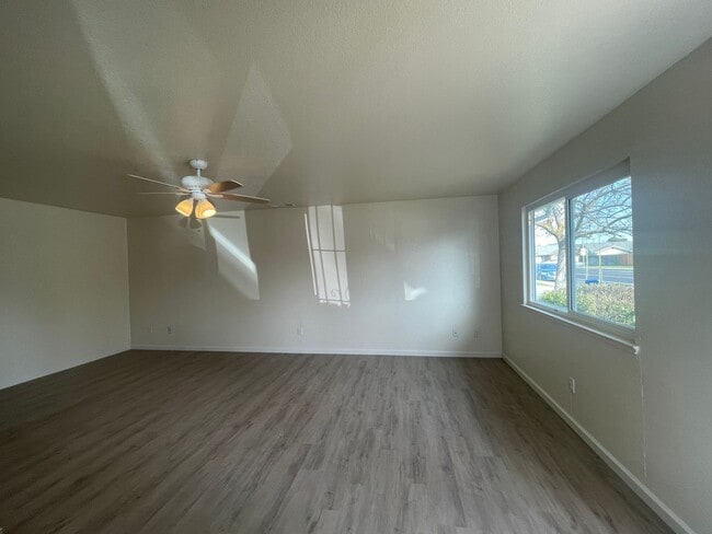 Photo - 3 Bedroom  2 bathroom home in Oakdale.