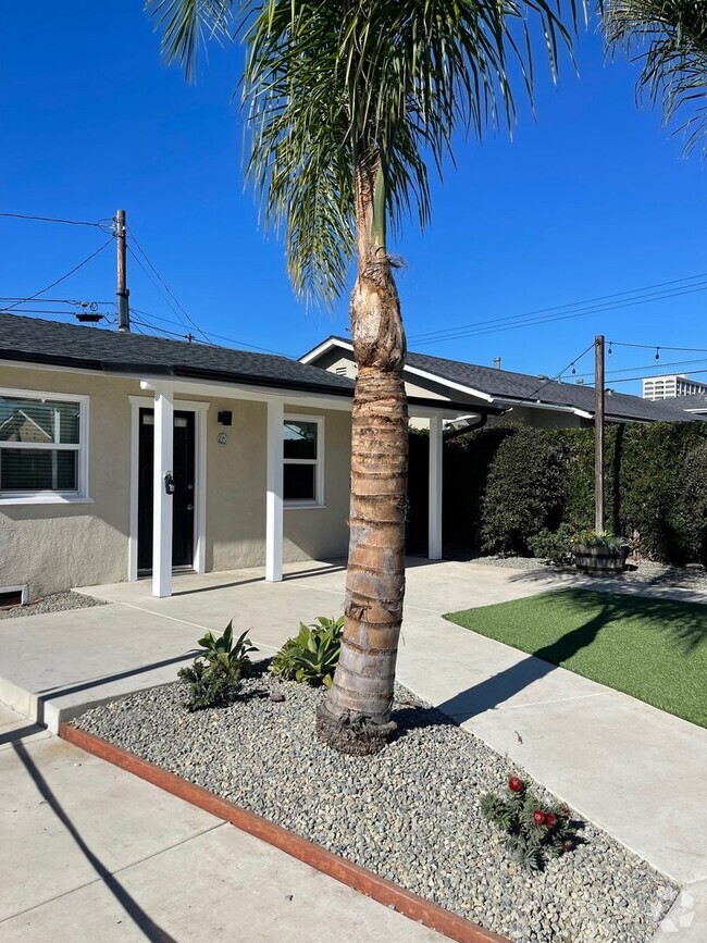 Building Photo - Beautiful Remodeled House with large yard ...