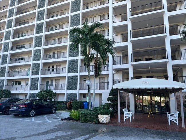 Photo - 3100 N Palm Aire Dr Unit 104