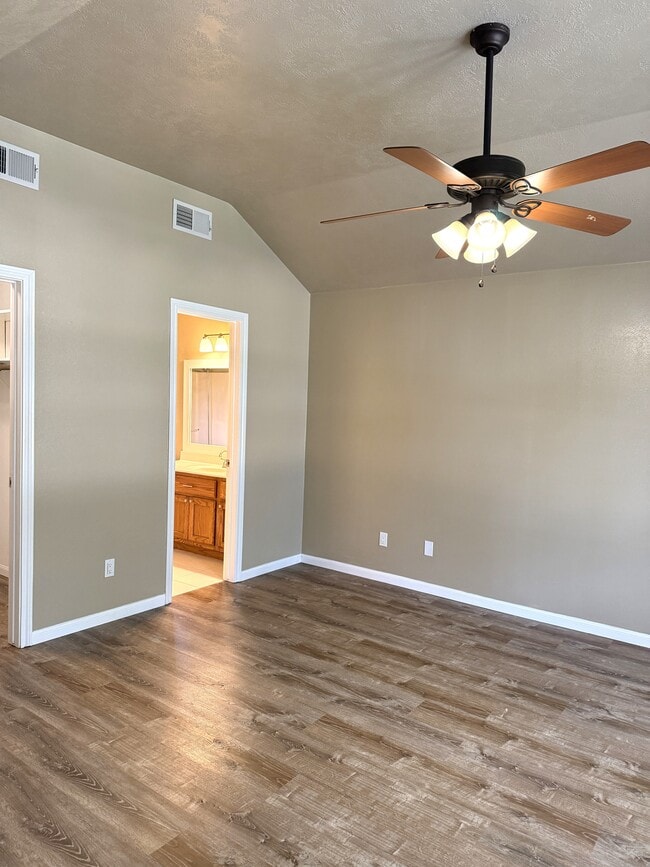 Photo - 1505 Richland Ct N