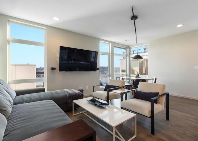 Photo - 2433 8th Ave N