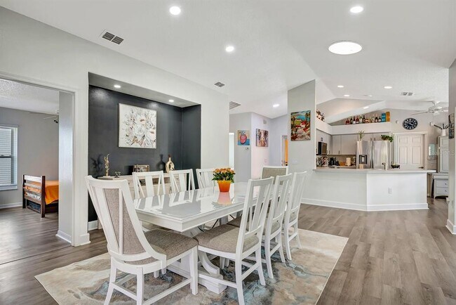 Photo - 5304 72nd St E