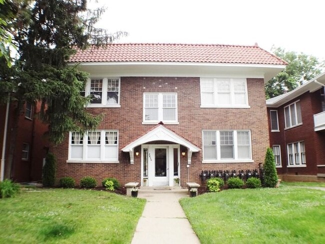 Building Photo - Beautiful 1BR condo in the Highlands Unit APT 5