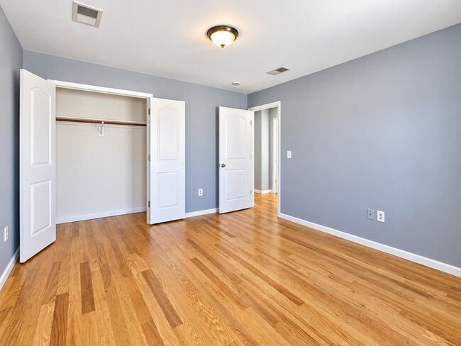 328 John St