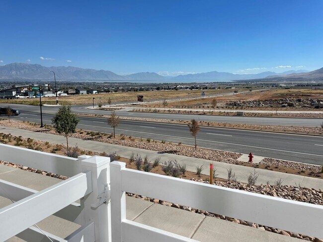 Photo - HUGE Townhome For Rent in Saratoga Springs!!