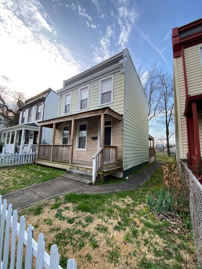Photo - 207 Wellford St