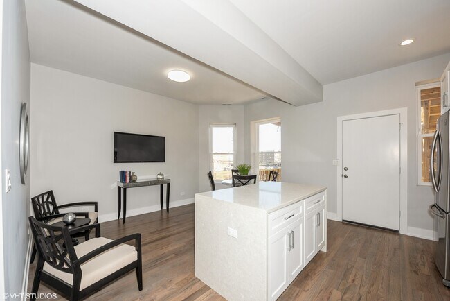 Photo - 5021 S Indiana Ave