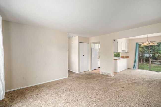 Photo - 906 Mansfield Dr