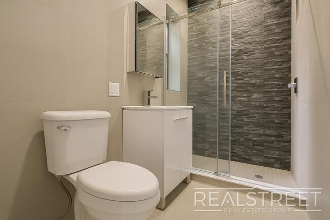 Photo - Brand New 1 Bed w Full Kitchen Amenities i... Unidad 2B