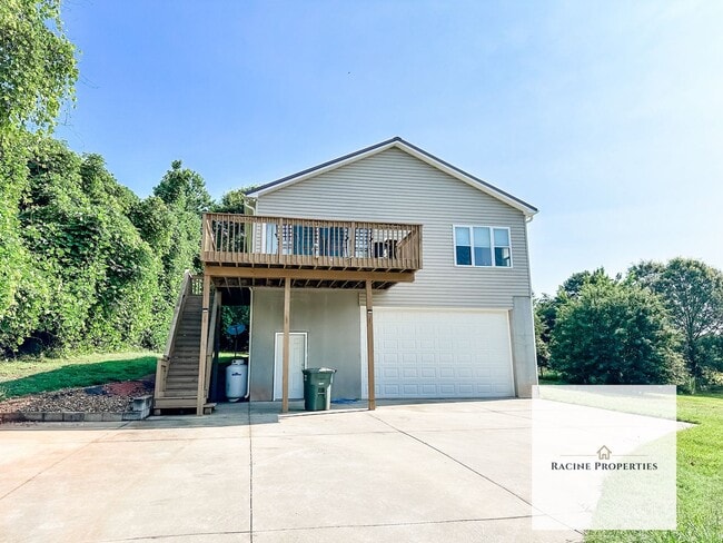 Building Photo - Fully furnished 2 bd/2 ba Condo with view of Lake Hartwell